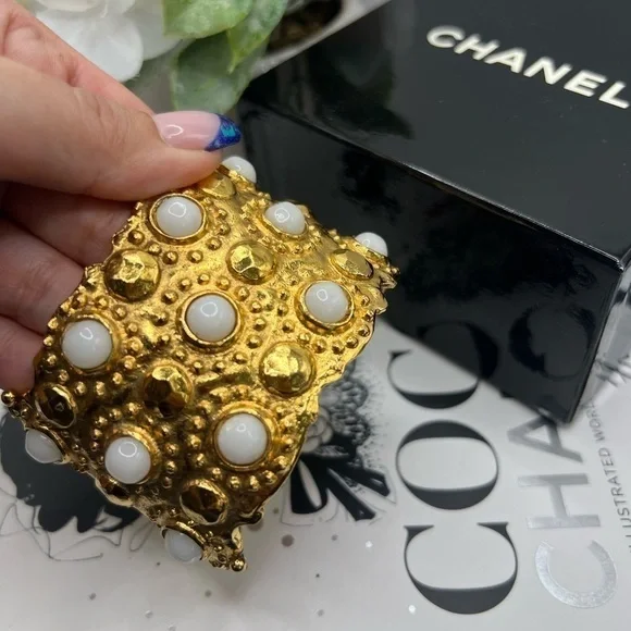 CHANEL Rare Vintage Gold Hinged Bracelet - Picture 2 of 10